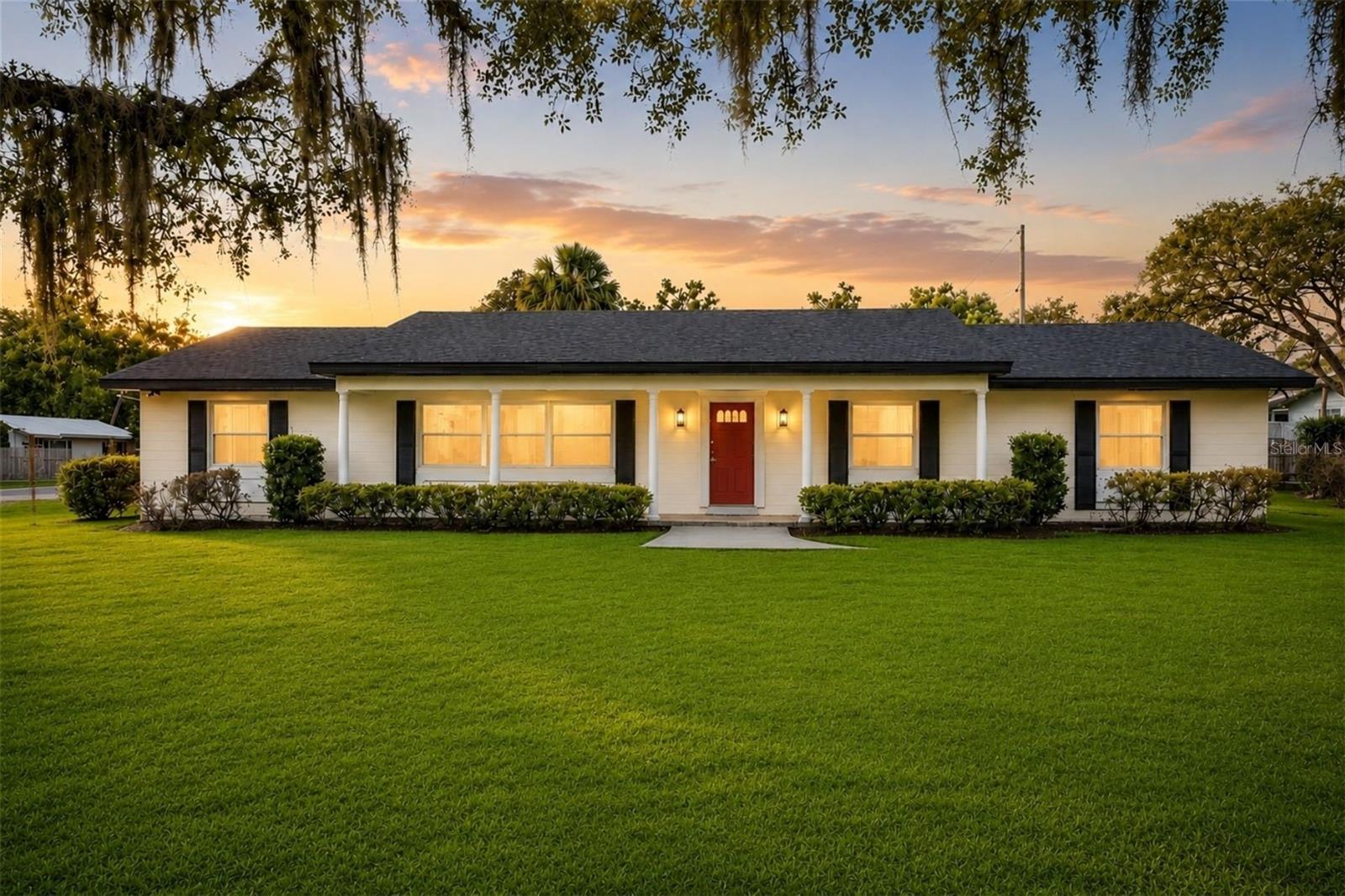 Photo of 1310 E CROOKED LAKE DRIVE EUSTIS FL 32726