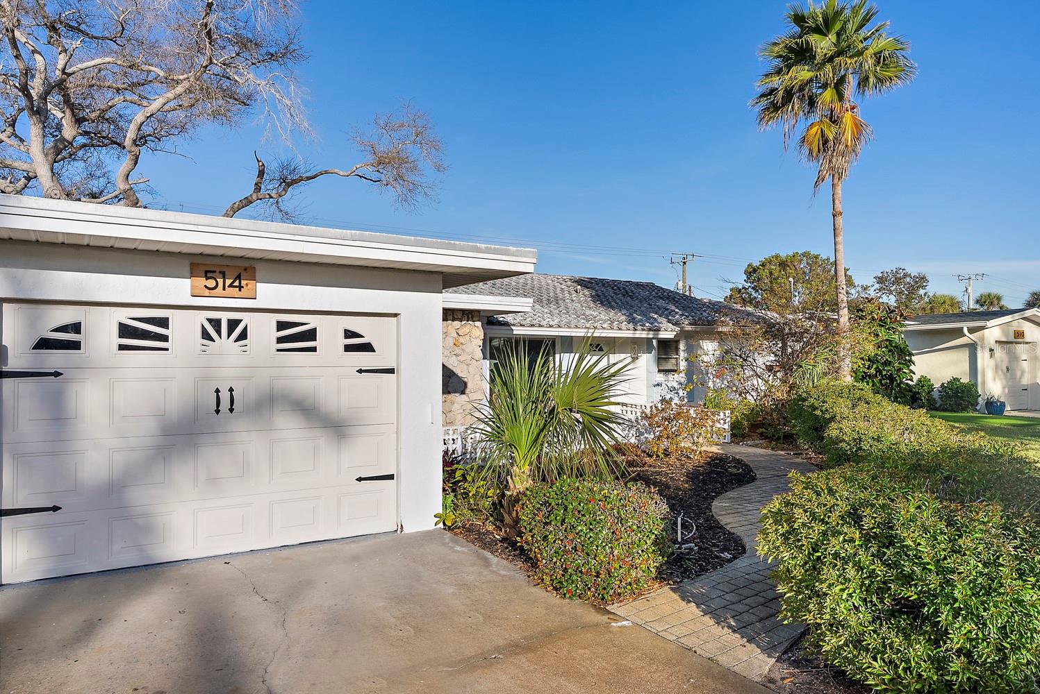Photo of 514 HARBOR DRIVE VENICE FL 34285