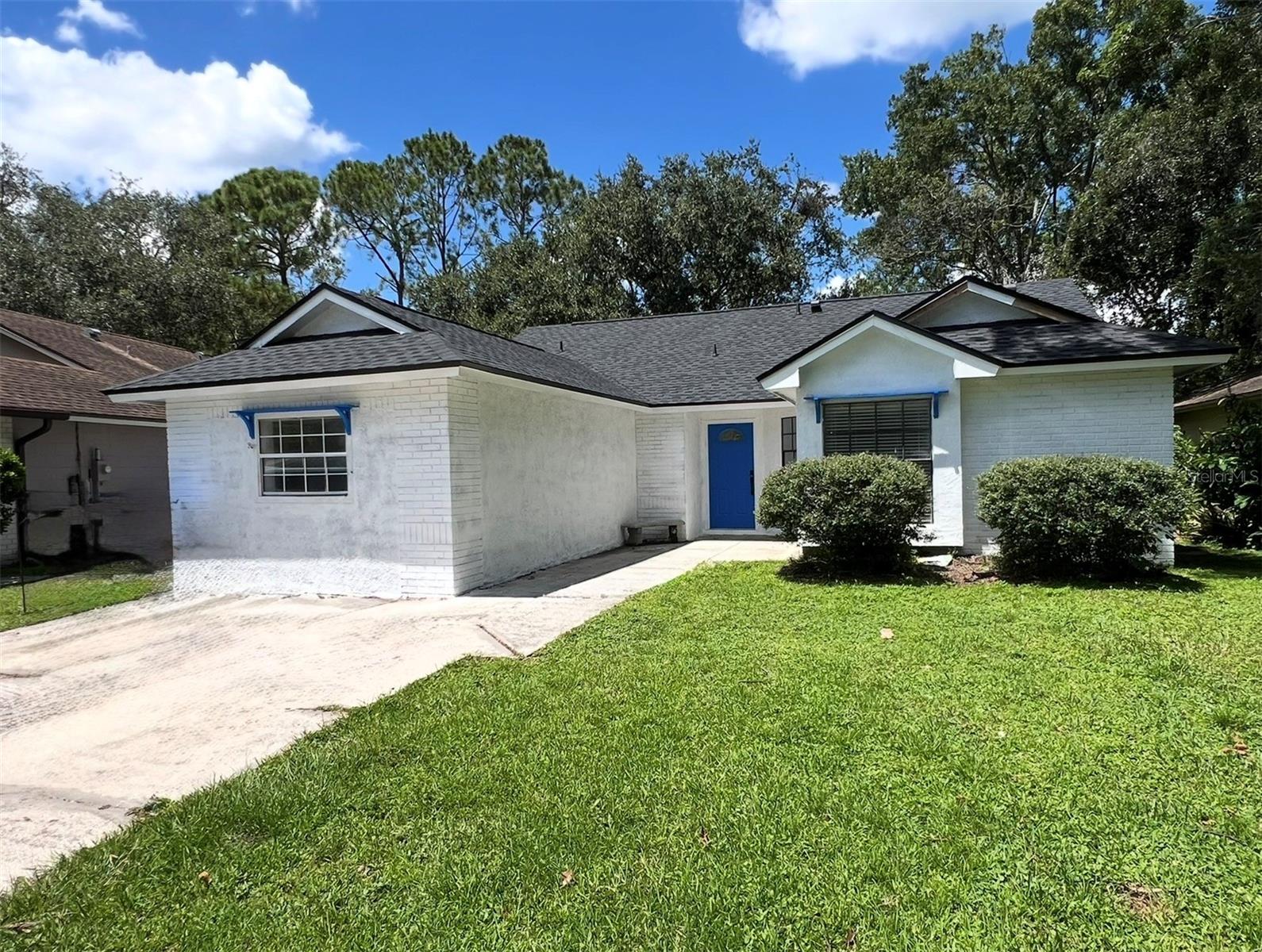 Photo of 12824 DUNHILL DRIVE TAMPA FL 33624