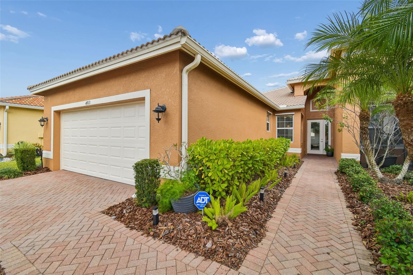 Photo of 4913 MARBLE SPRINGS CIRCLE WIMAUMA FL 33598