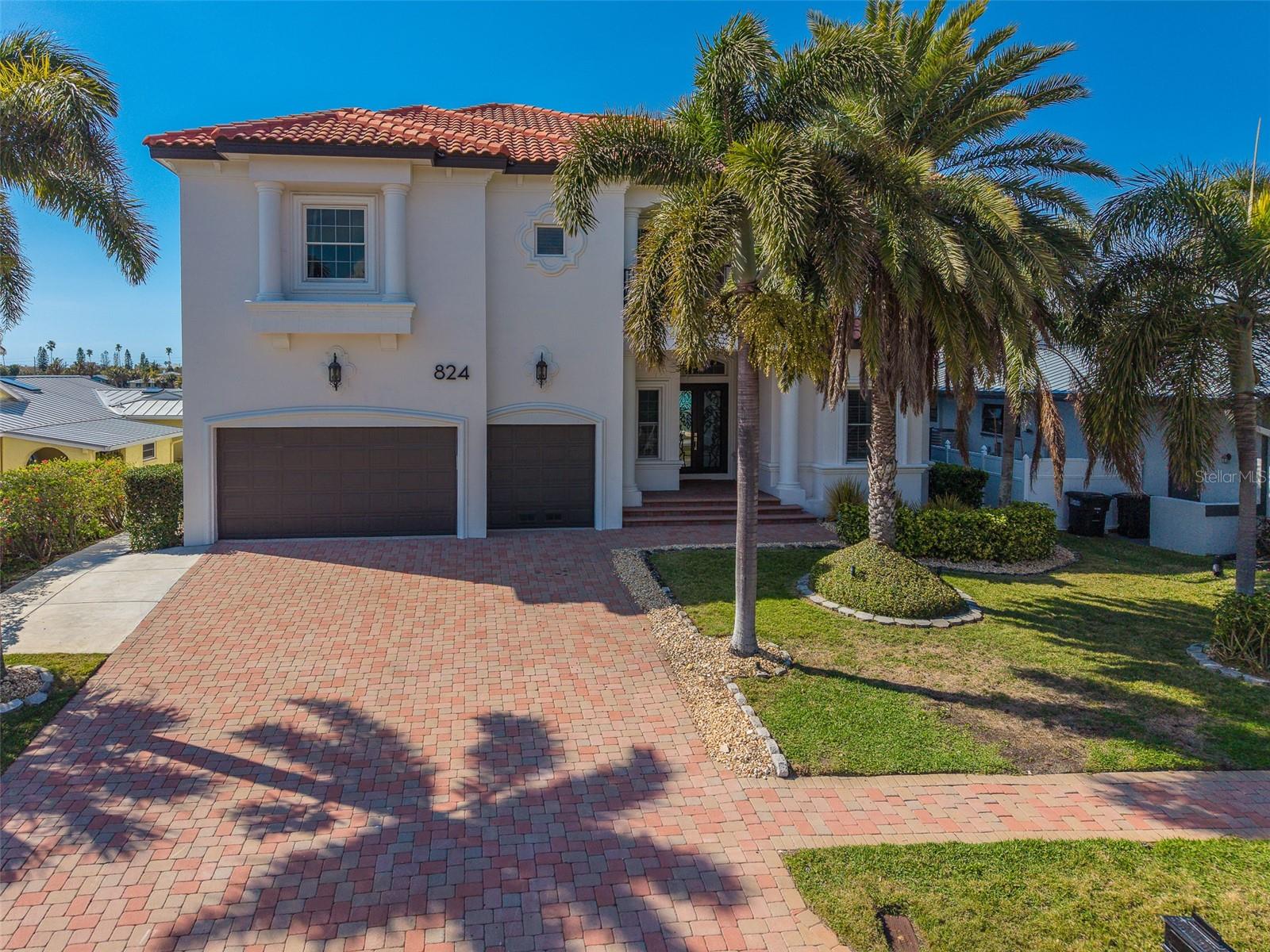 Photo of 824 ISLAND WAY CLEARWATER BEACH FL 33767