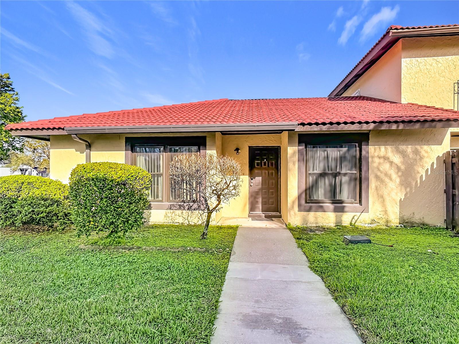 Photo of 571 HUNTER CIRCLE KISSIMMEE FL 34758