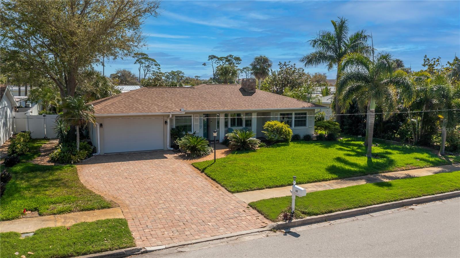 Photo of 809 NOKOMIS AVENUE VENICE FL 34285