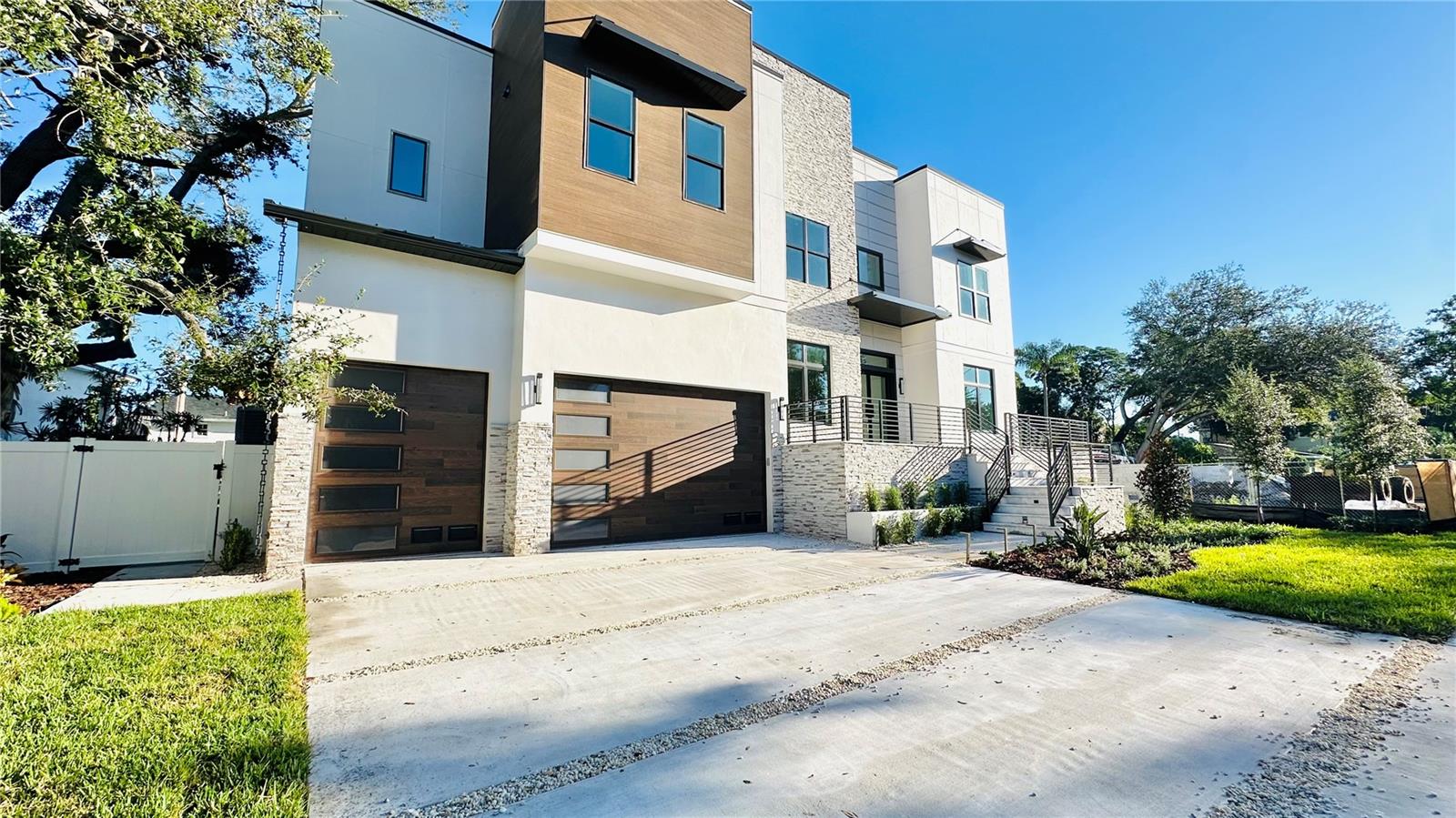 Photo of 4629 W LONGFELLOW AVENUE TAMPA FL 33629