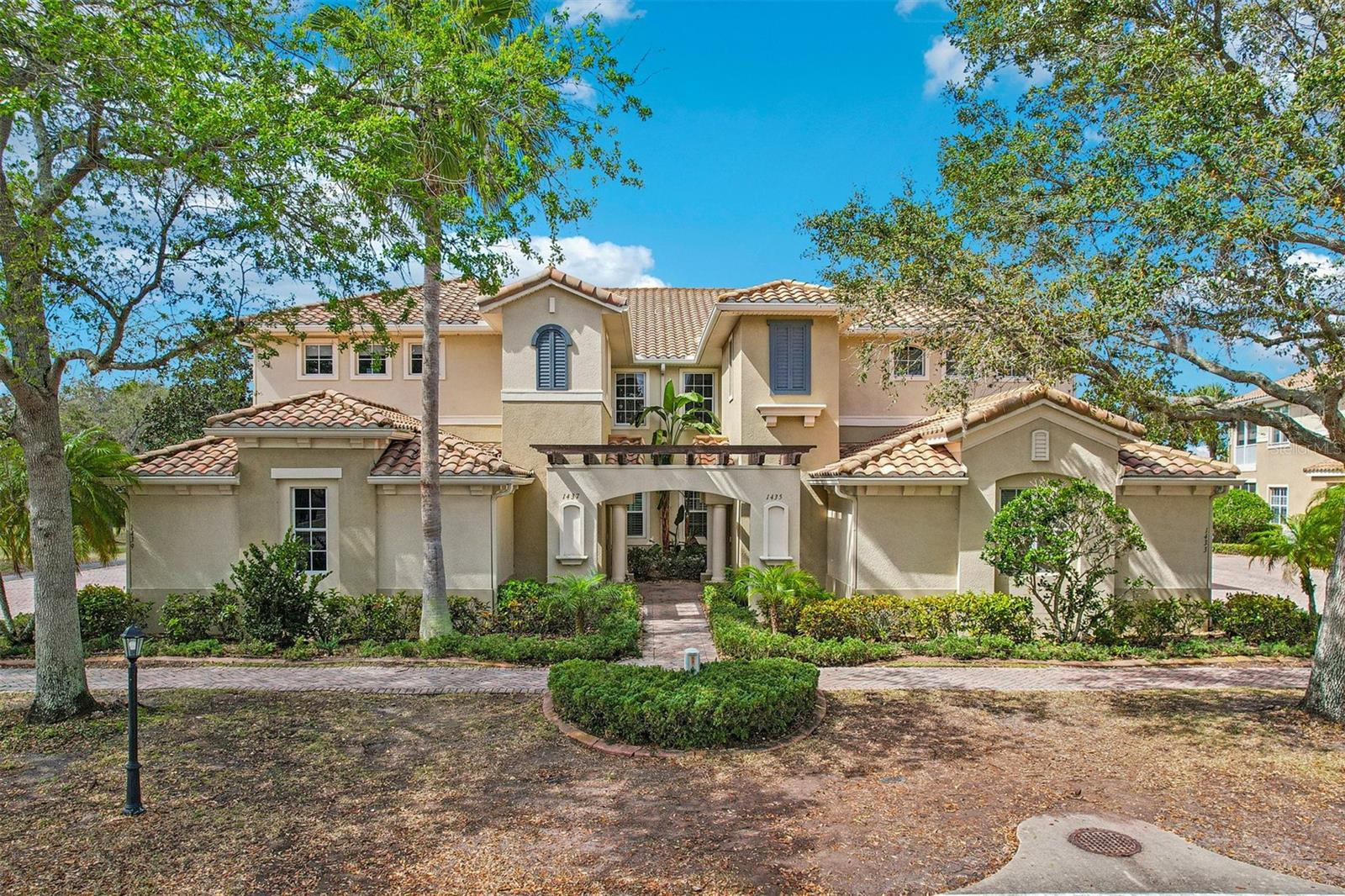 Photo of 1435 EMERALD DUNES DRIVE SUN CITY CENTER FL 33573