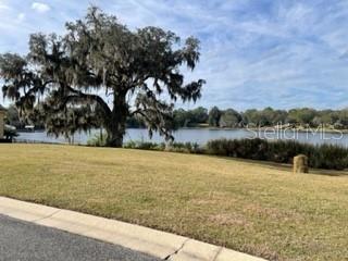 Photo of 425 W BLUE WATER EDGE DRIVE EUSTIS FL 32736