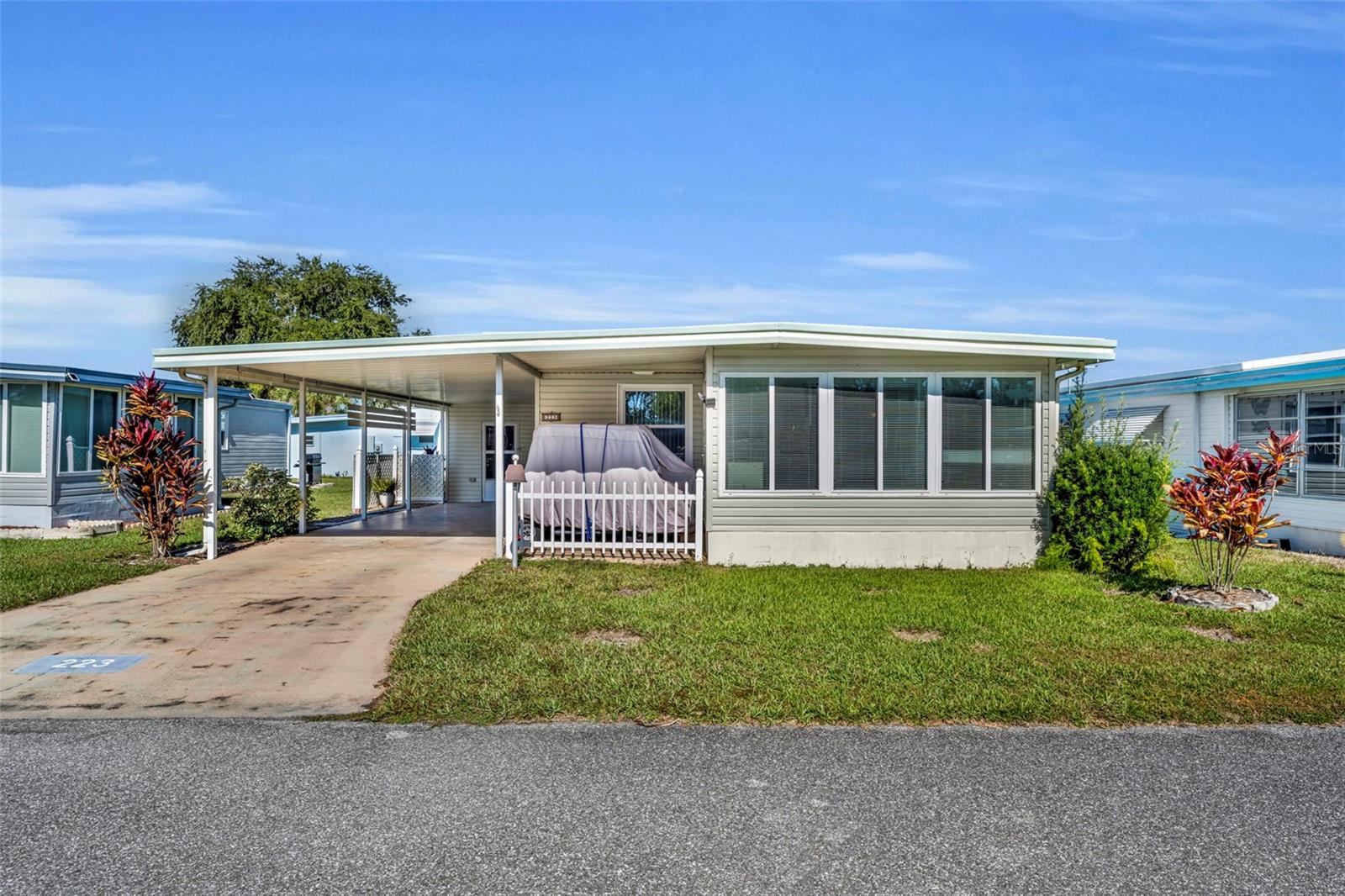 Photo of 223 PARADISE LEESBURG FL 34788