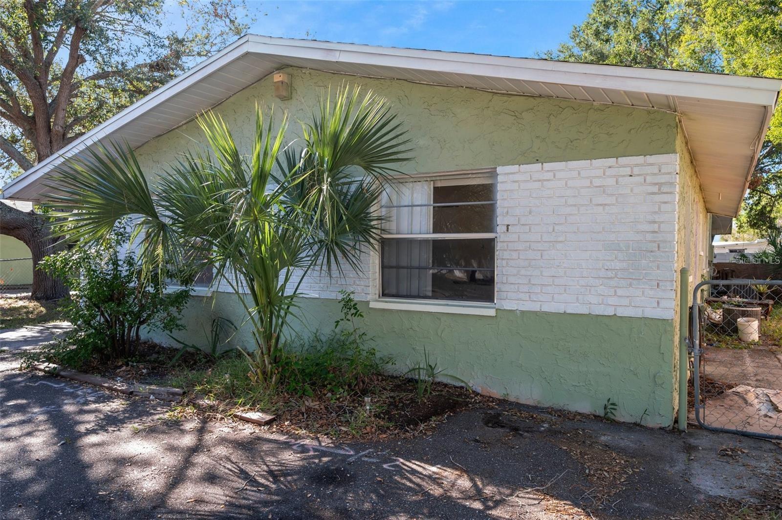 Photo of 914 LAKE PALMS DRIVE LARGO FL 33771