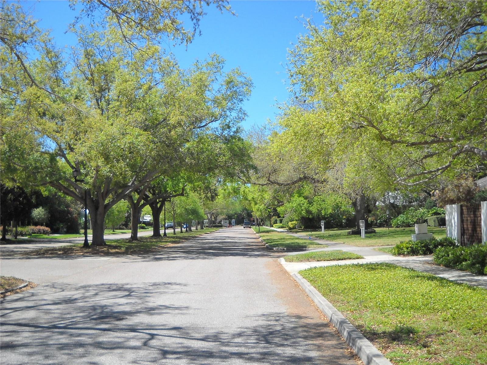 Photo of 1759 CHEROKEE DRIVE SARASOTA FL 34239