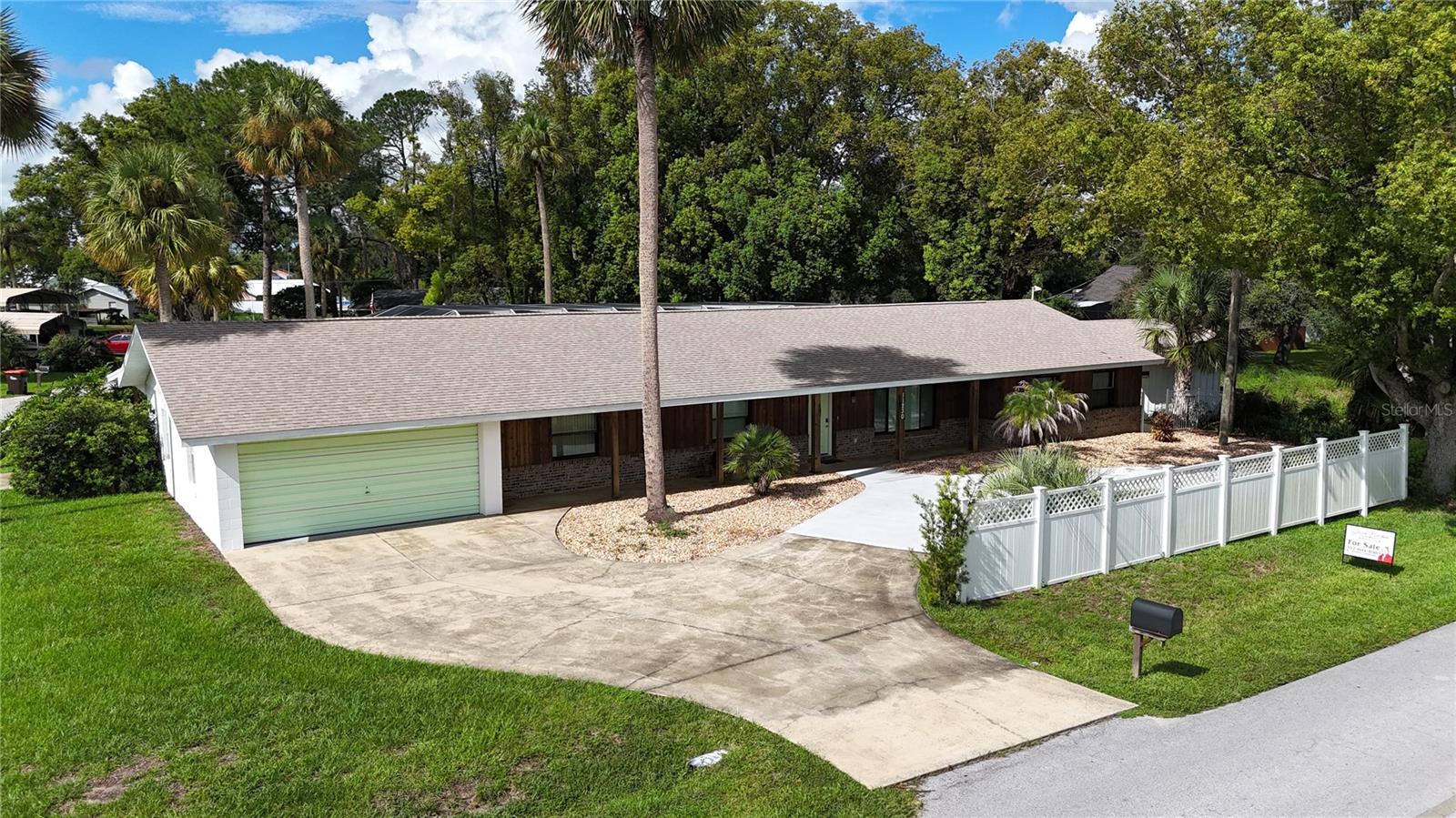 Photo of 11230 SE TIMUCUAN ROAD SUMMERFIELD FL 34491