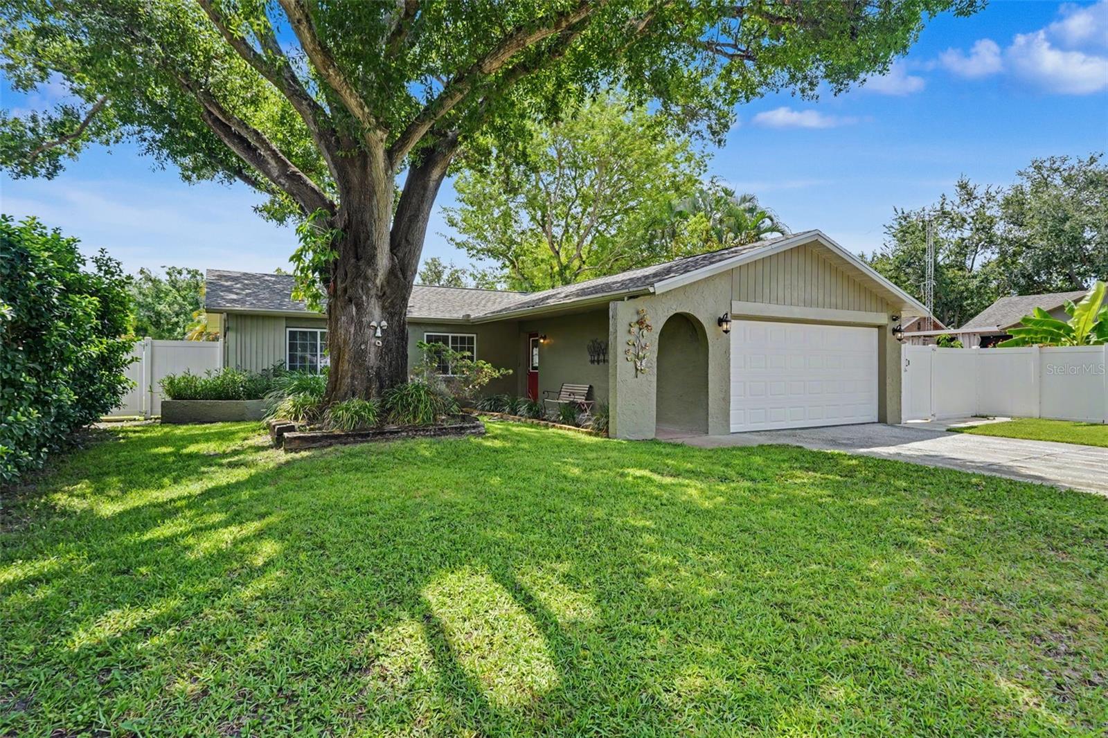 Photo of 12431 DEL VERDE DRIVE LARGO FL 33773