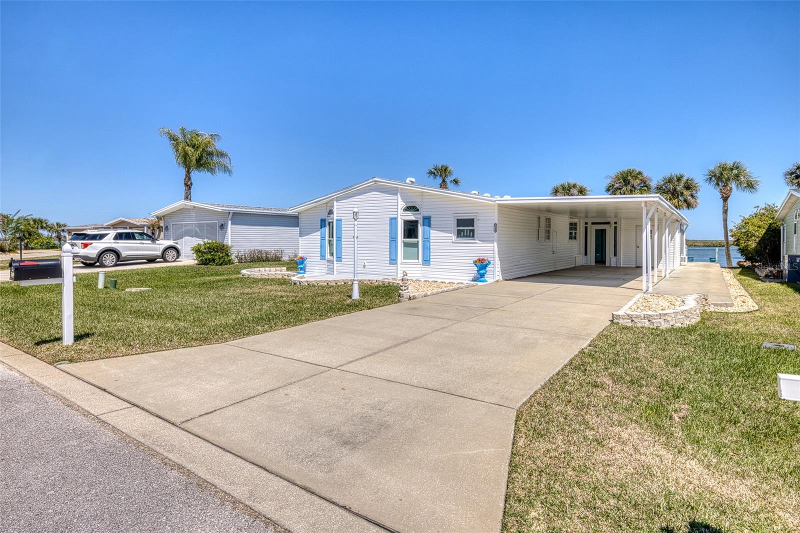 Photo of 349 MARSH LANDING LOOP OAK HILL FL 32759