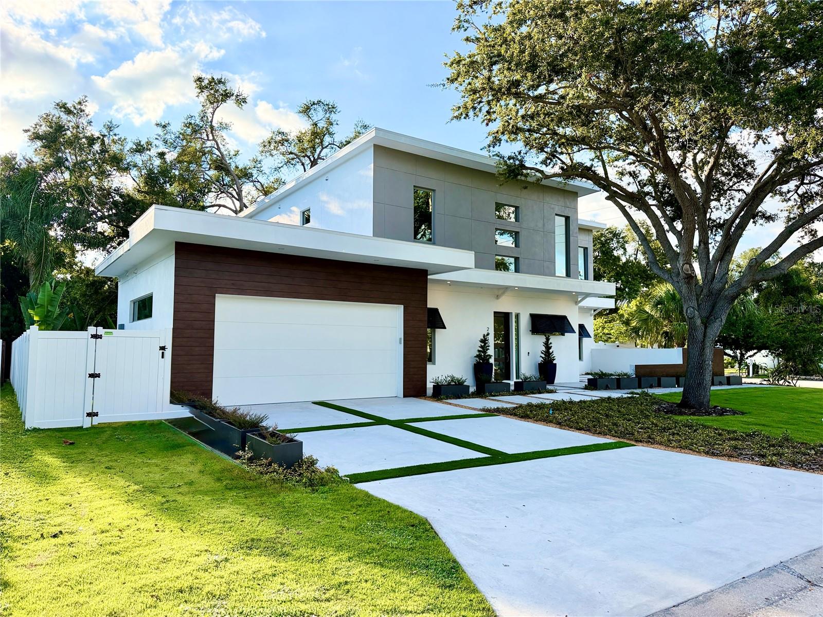 Photo of 2010 HYDE PARK CIRCLE SARASOTA FL 34239