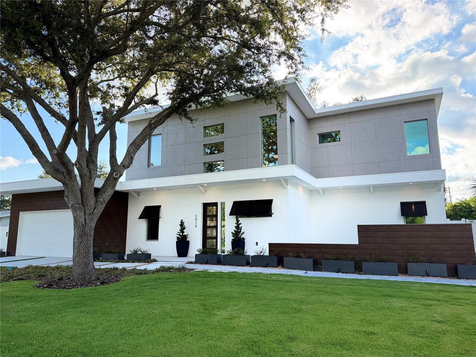Photo of 2010 HYDE PARK CIRCLE SARASOTA FL 34239
