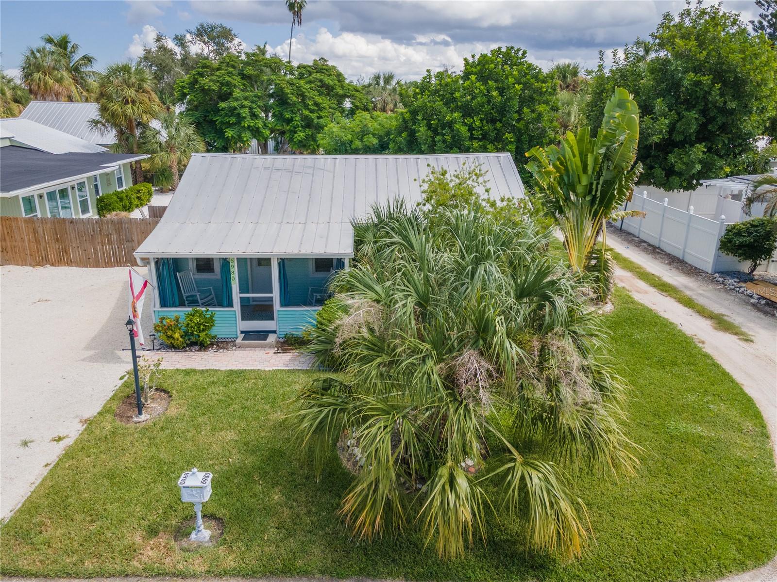 Photo of 6980 POINSETTA LONGBOAT KEY FL 34228
