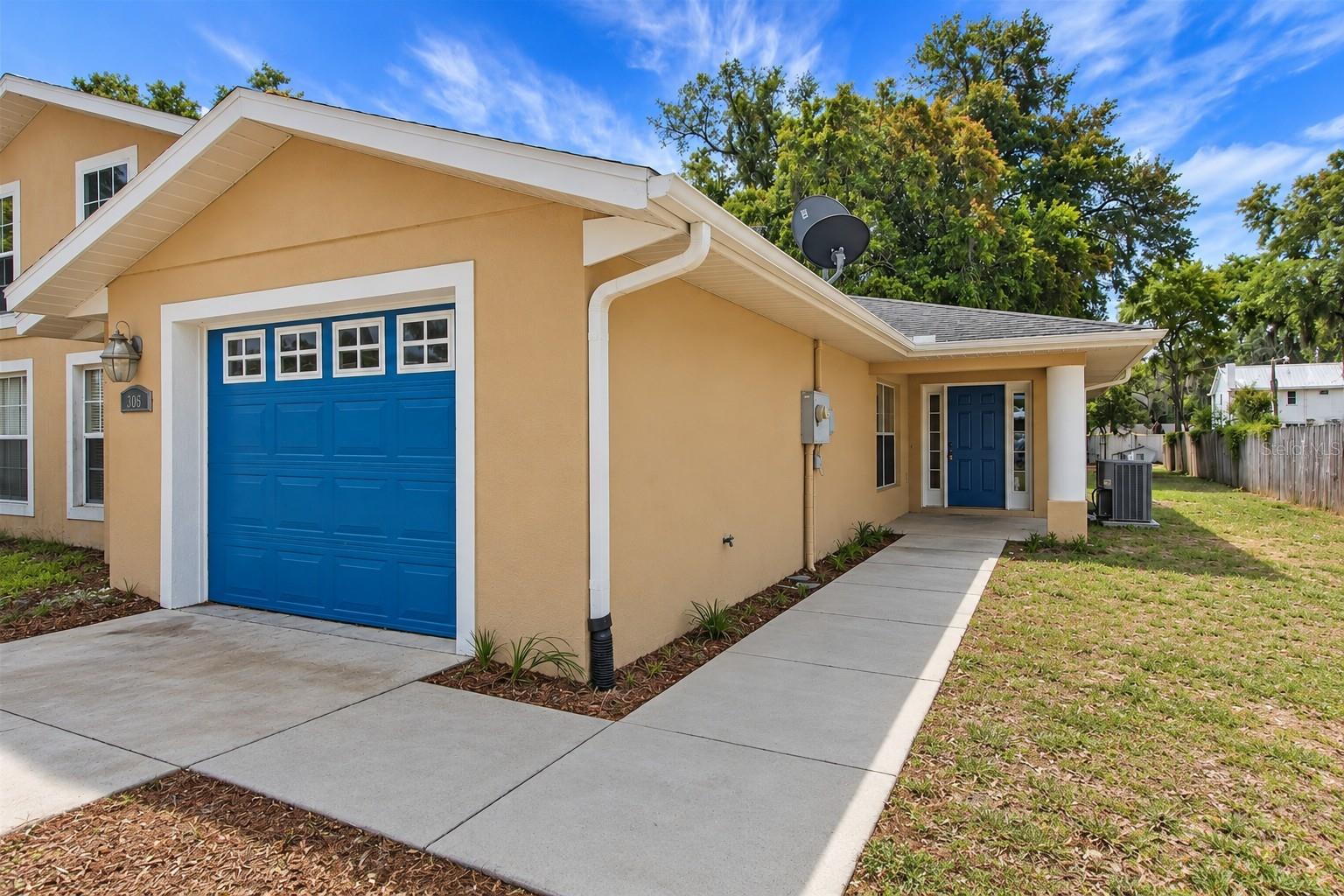 Photo of 305 W FOUNTAIN STREET FRUITLAND PARK FL 34731