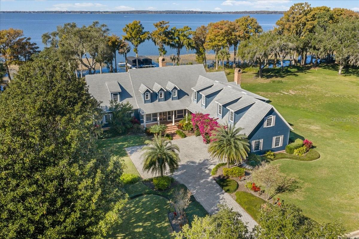 Photo of 1200 PENINSULA DRIVE TAVARES FL 32778