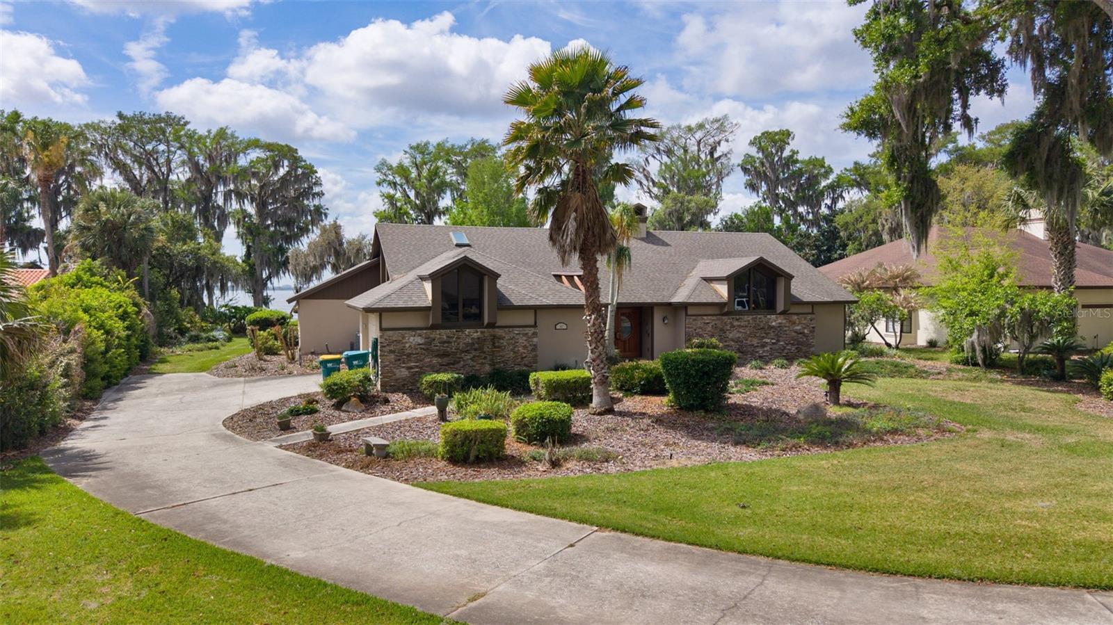 Photo of 60 SAND LAKE PLACE EUSTIS FL 32726