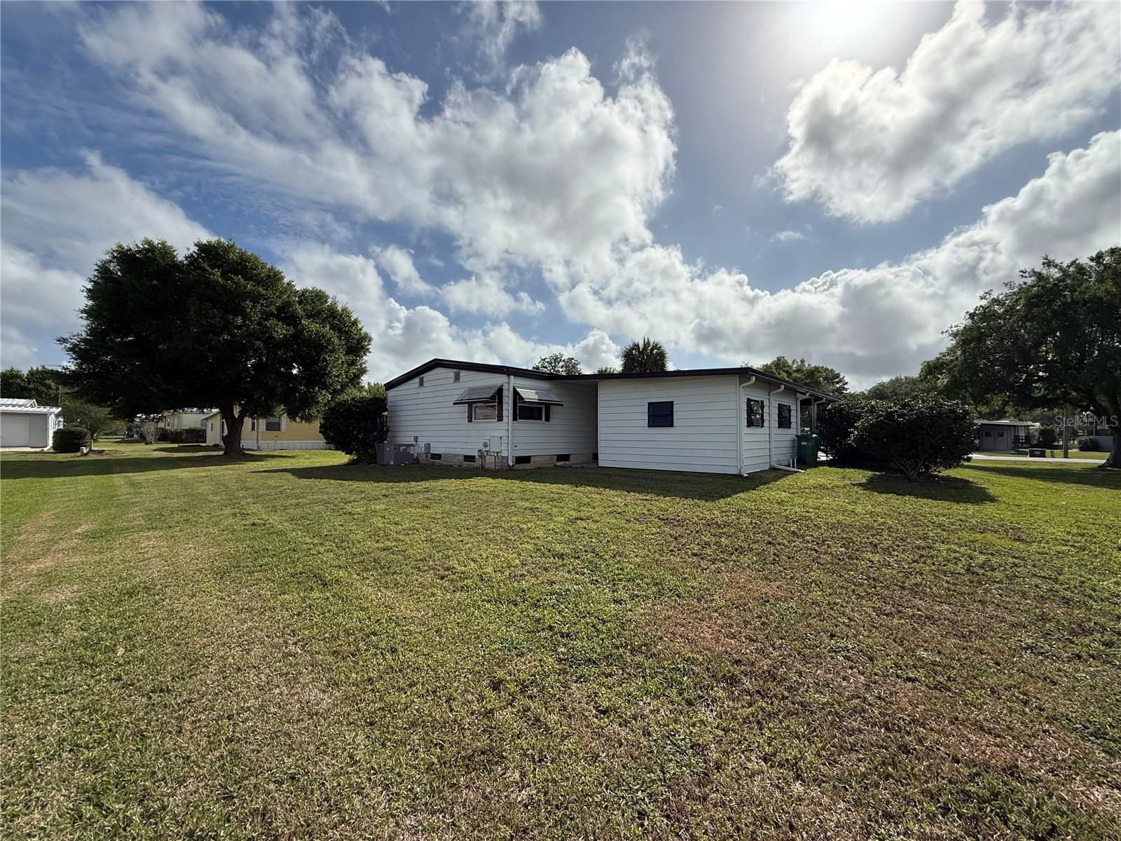 Photo of 11 N BOBWHITE ROAD WILDWOOD FL 34785