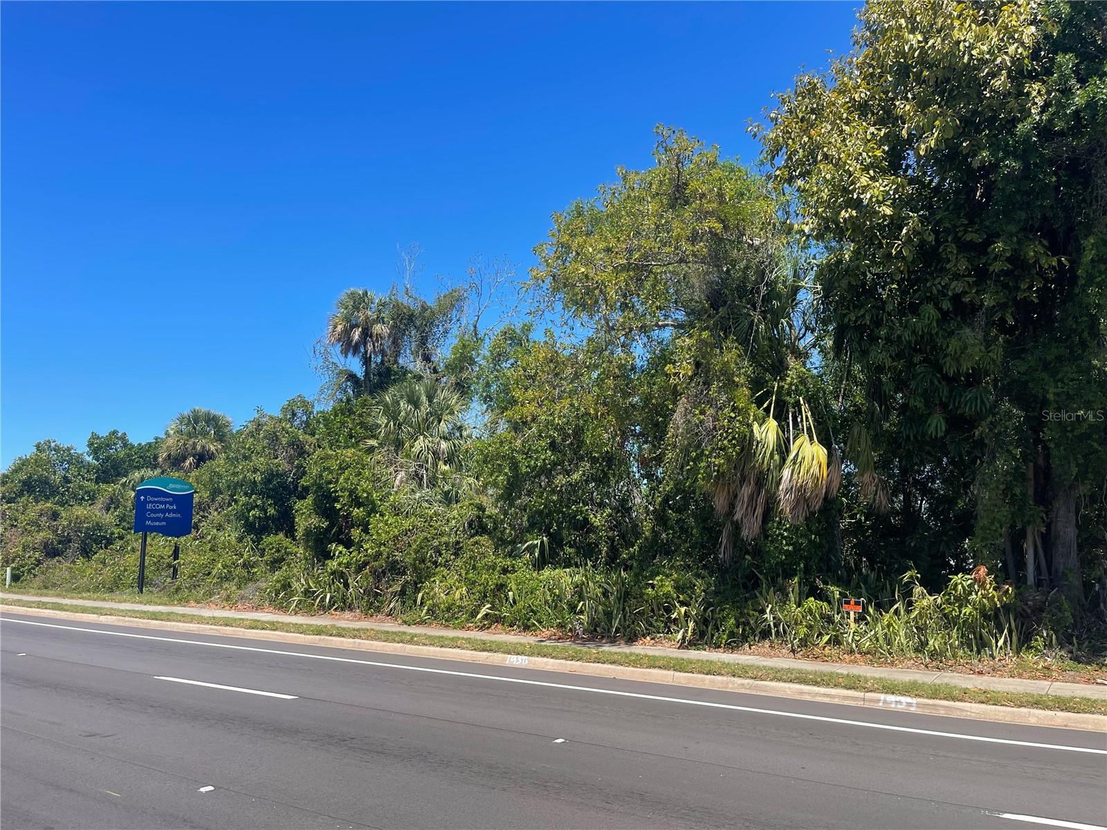 Photo of 1519 MANATEE AVENUE BRADENTON FL 34208