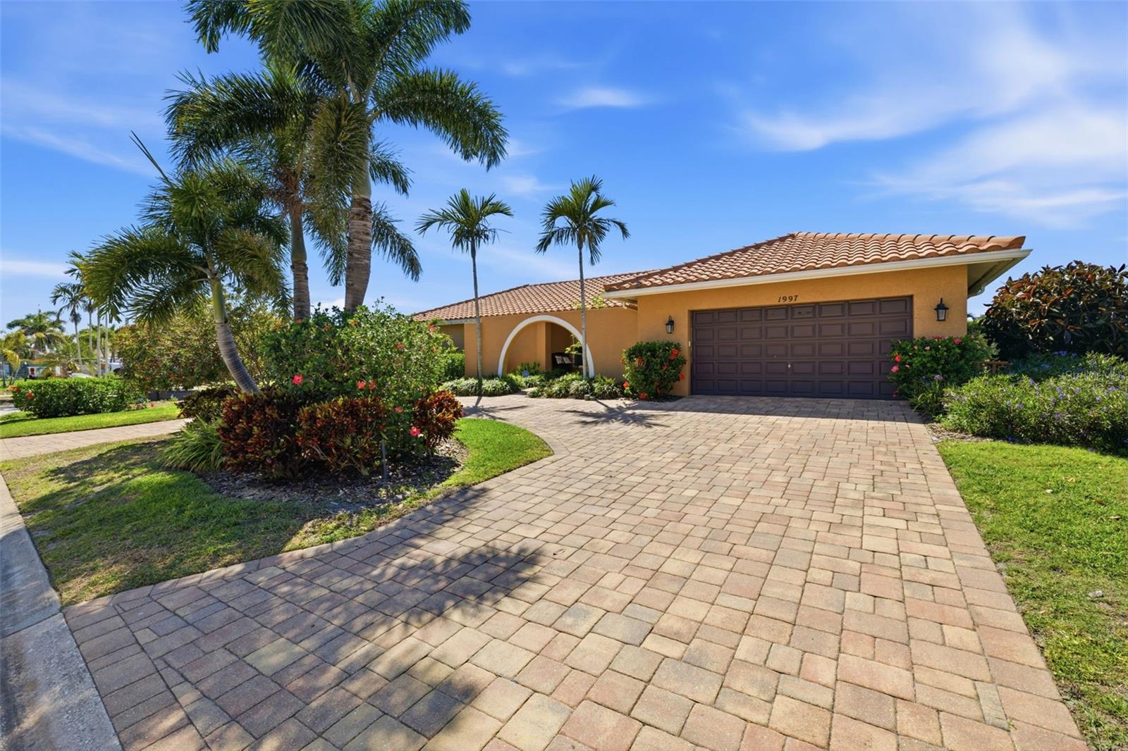 Photo of 1997 HAWAII AVENUE ST PETERSBURG FL 33703