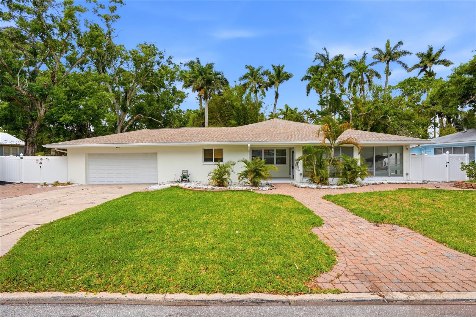 Photo of 2004 VIRGINIA DRIVE BRADENTON FL 34205