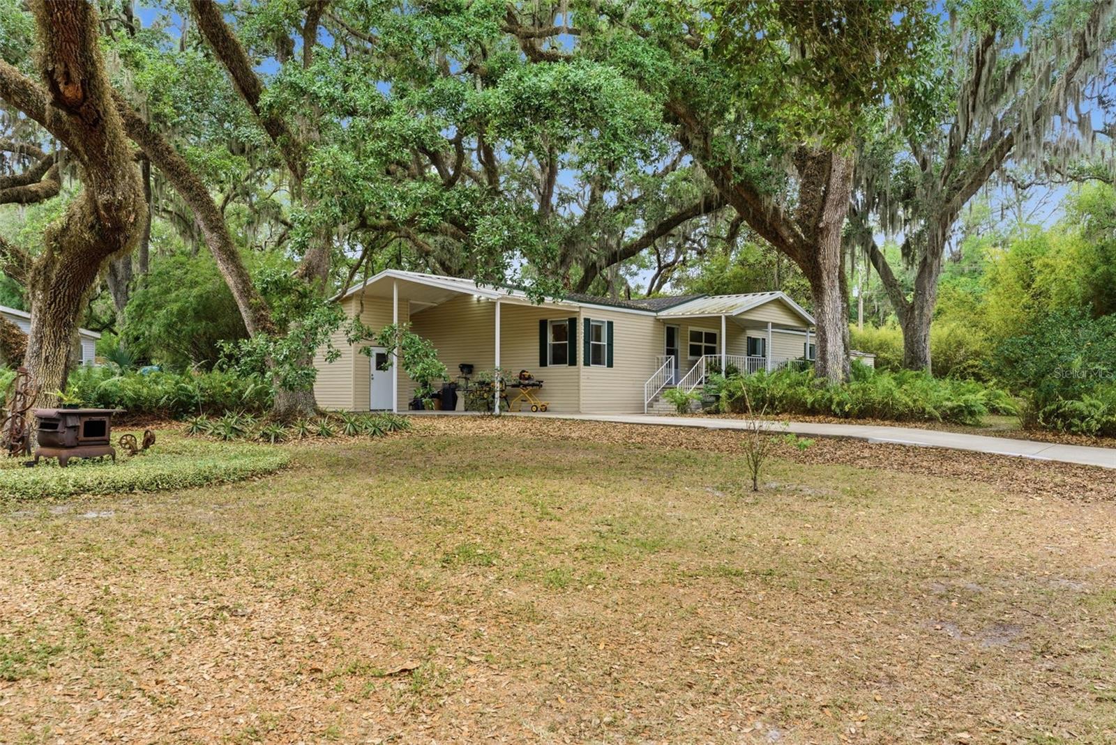Photo of 9101 WOOD TERRACE DRIVE TAMPA FL 33637