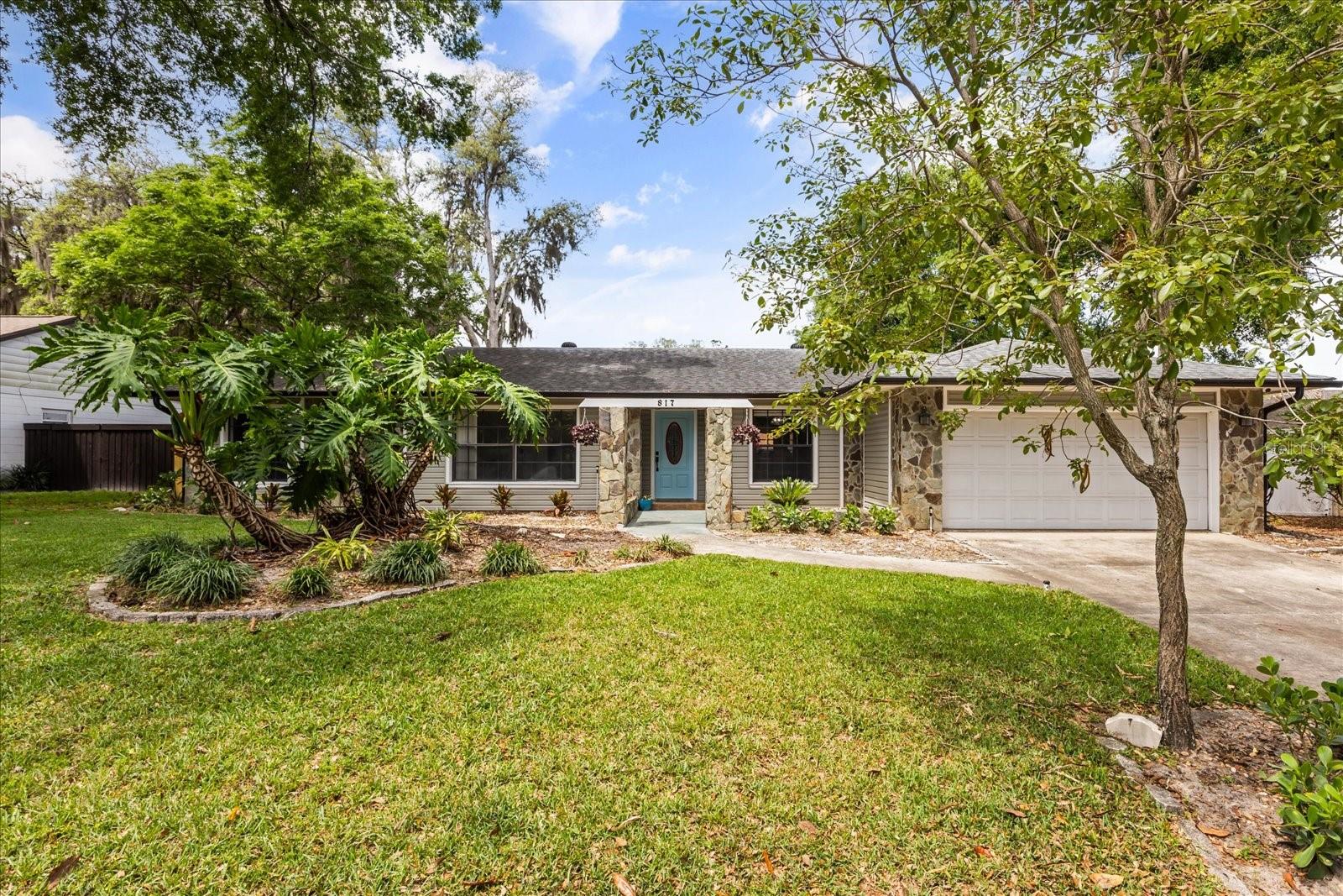 Photo of 817 E HARBOUR COURT OCOEE FL 34761