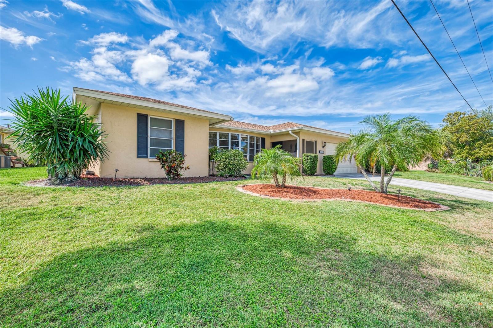 Photo of 1290 LAKESIDE DRIVE VENICE FL 34293
