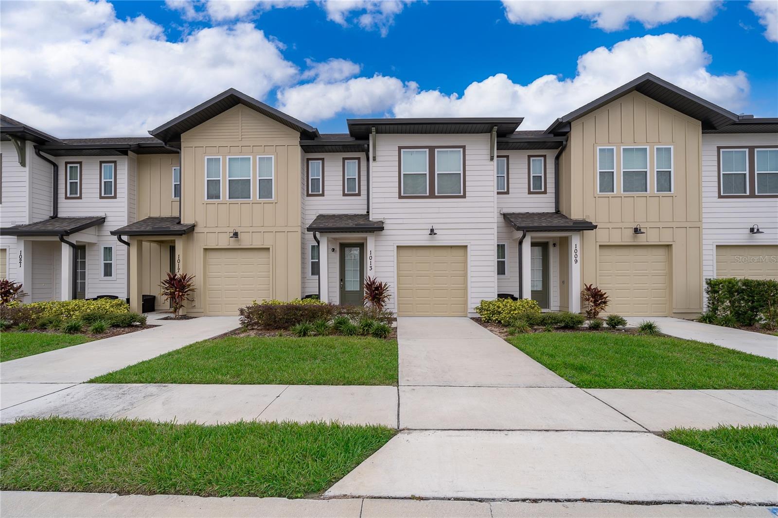 Photo of 1013 PLANTATION LANE DAVENPORT FL 33896