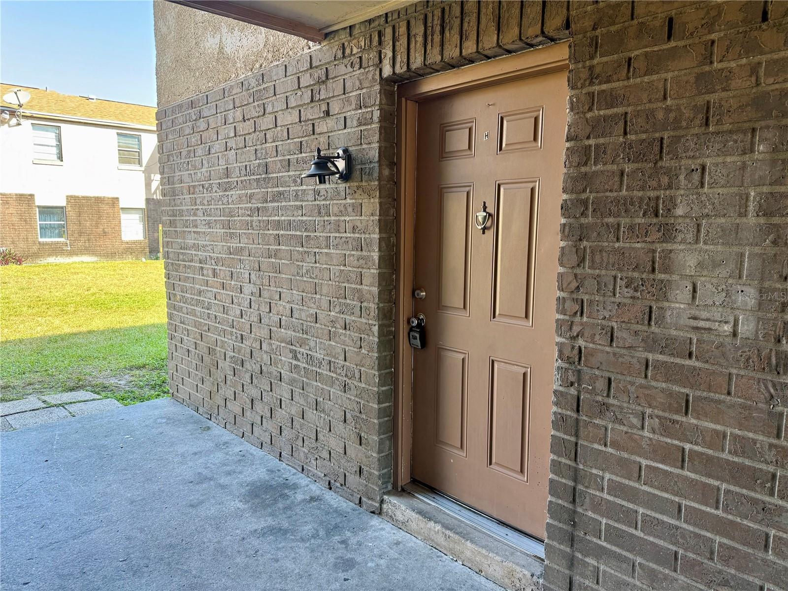 Photo of 9013 WESTCHESTER CIRCLE #32 TAMPA FL 33604