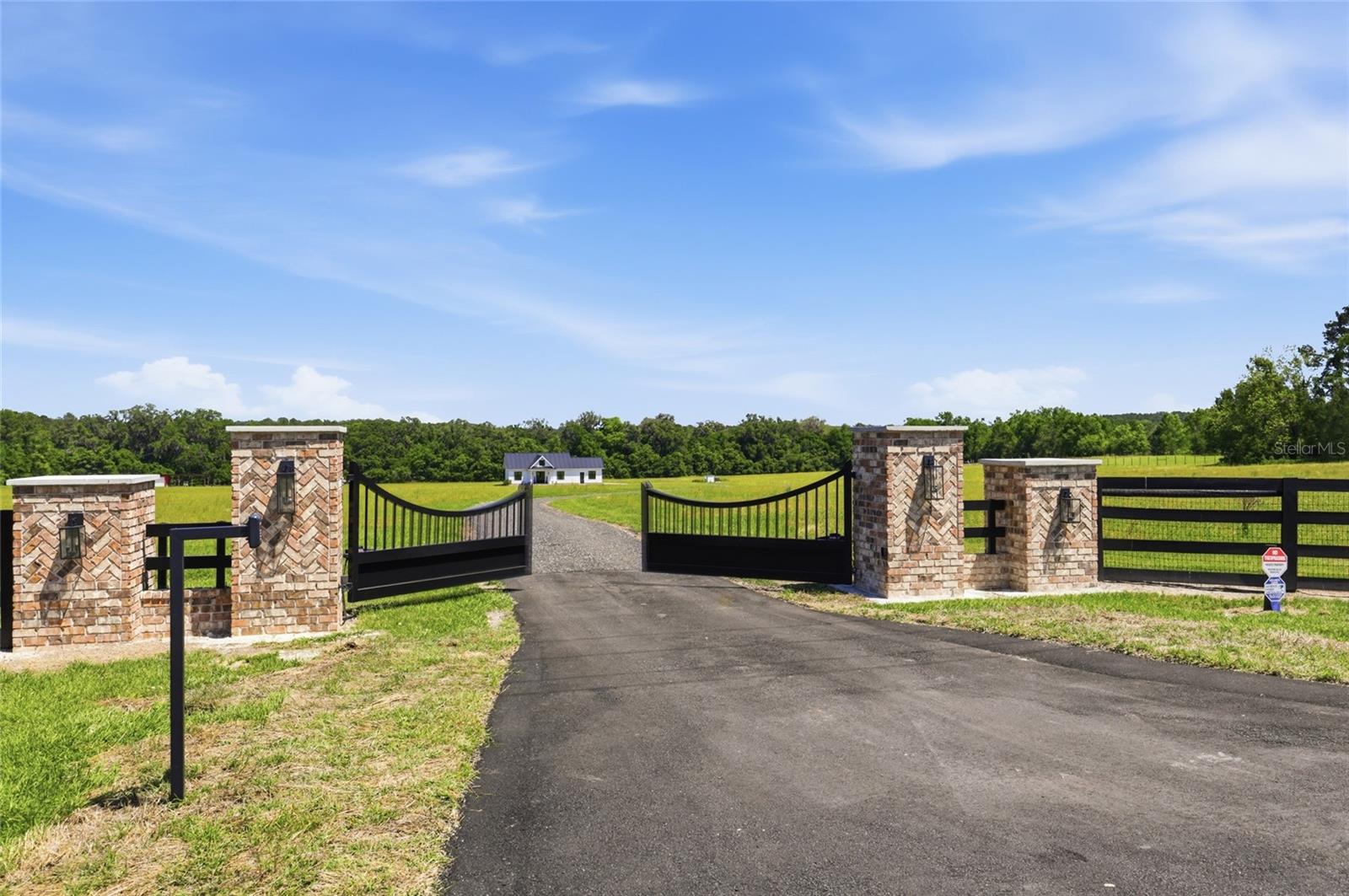 Photo of 18605 NW COUNTY ROAD 235A ALACHUA FL 32615