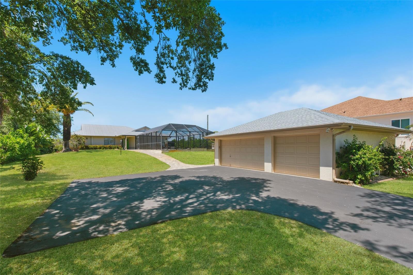 Photo of 880 LEMON BAY DRIVE VENICE FL 34293
