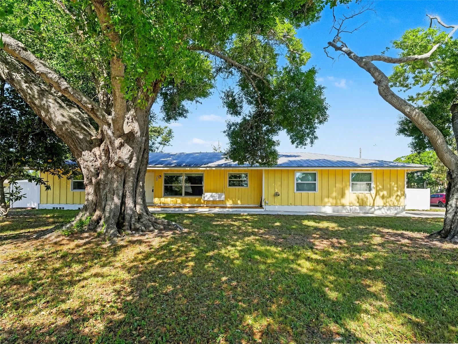 Photo of 704 S LOCKWOOD RIDGE ROAD SARASOTA FL 34237