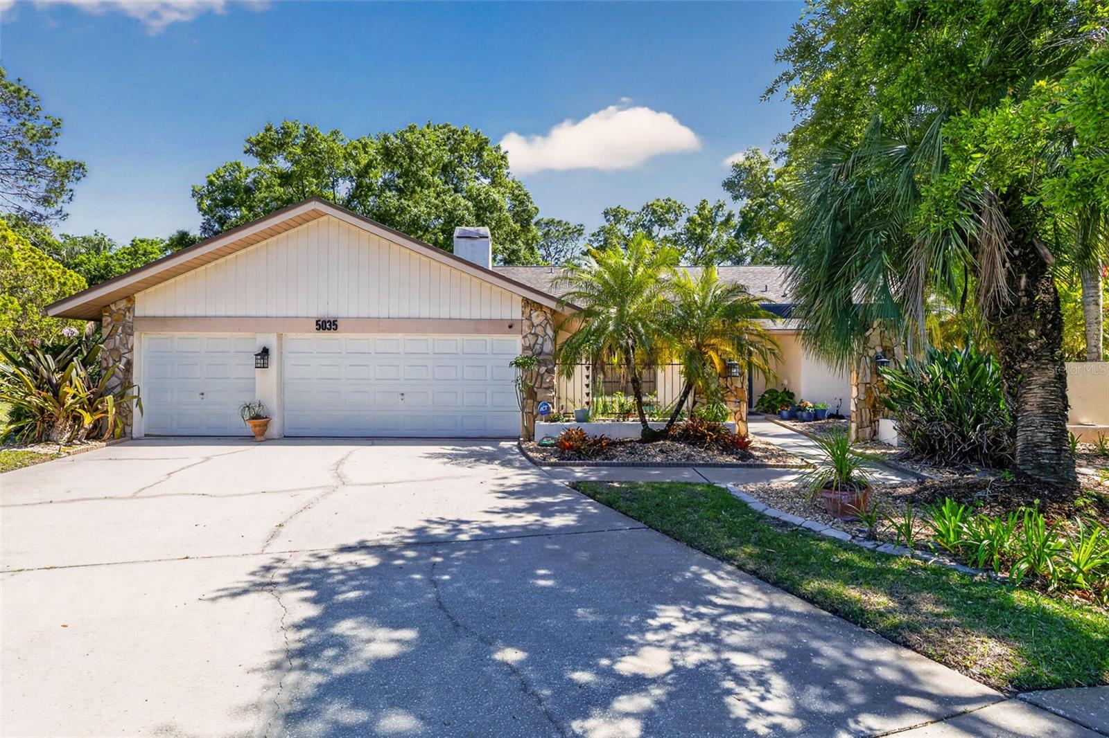 Photo of 5035 BARROWE DRIVE TAMPA FL 33624
