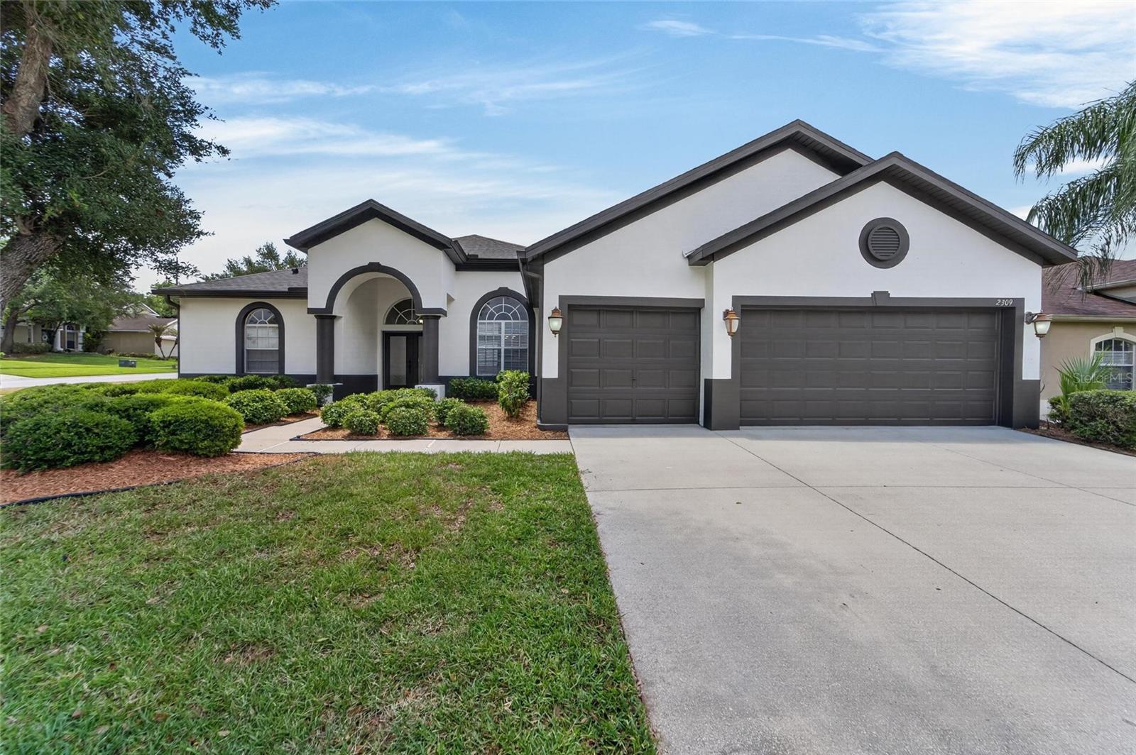 Photo of 2309 SILVER TRUMPET COURT VALRICO FL 33594