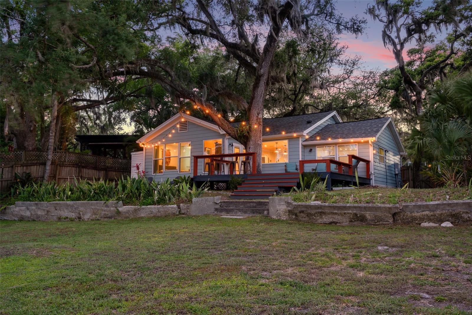 Photo of 1502 E PARK CIRCLE TAMPA FL 33610
