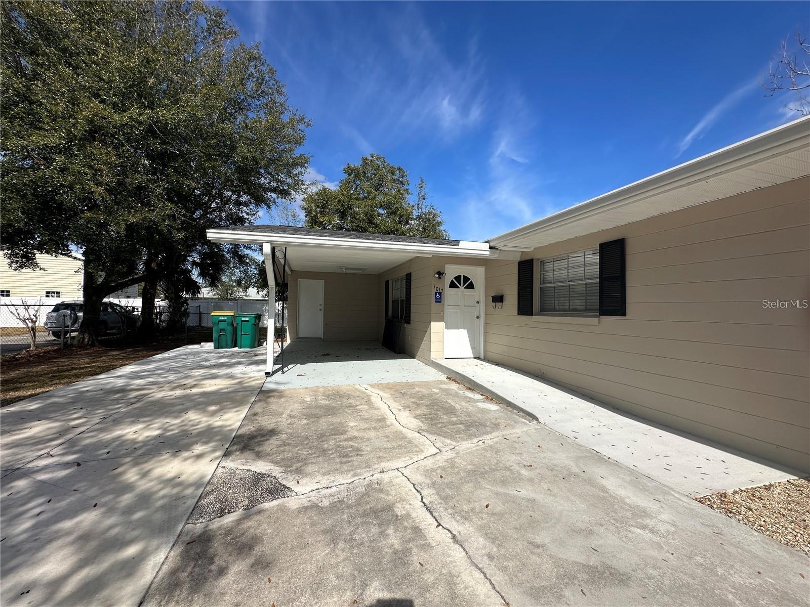 Photo of 1017 E 1ST AVENUE MOUNT DORA FL 32757
