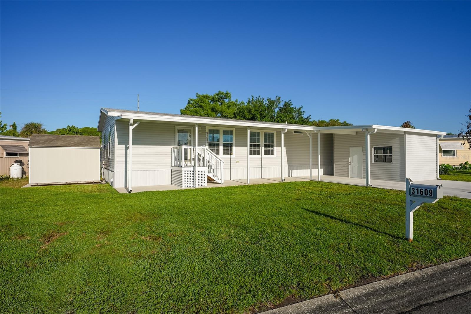 Photo of 31609 TERRACE DRIVE TAVARES FL 32778