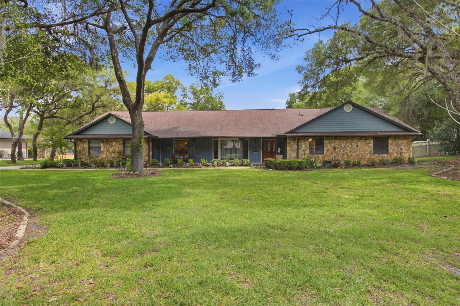 Photo of 128 W GREENTREE LANE LAKE MARY FL 32746