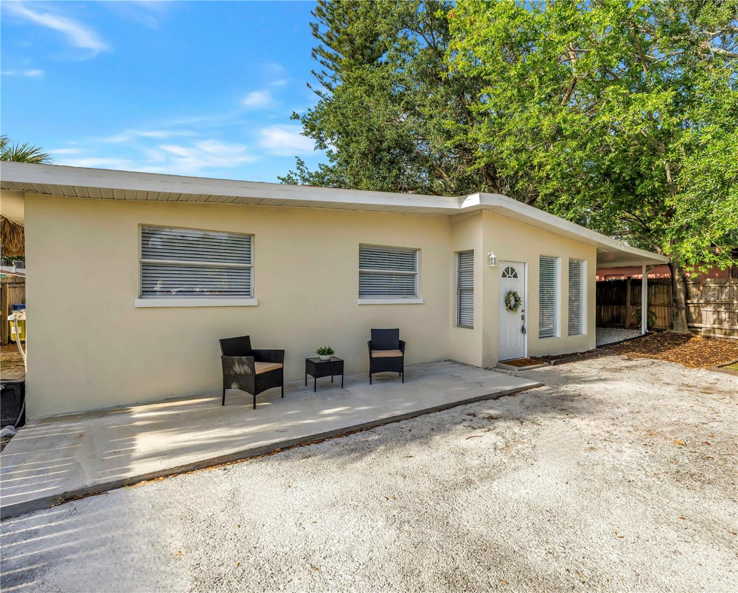 Photo of 110 NE MONROE CIRCLE #1 ST PETERSBURG FL 33702