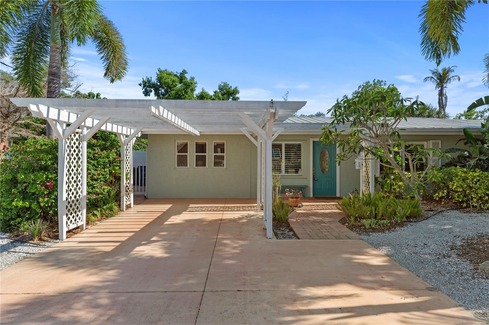 Photo of 7860 HOLIDAY DRIVE SARASOTA FL 34231