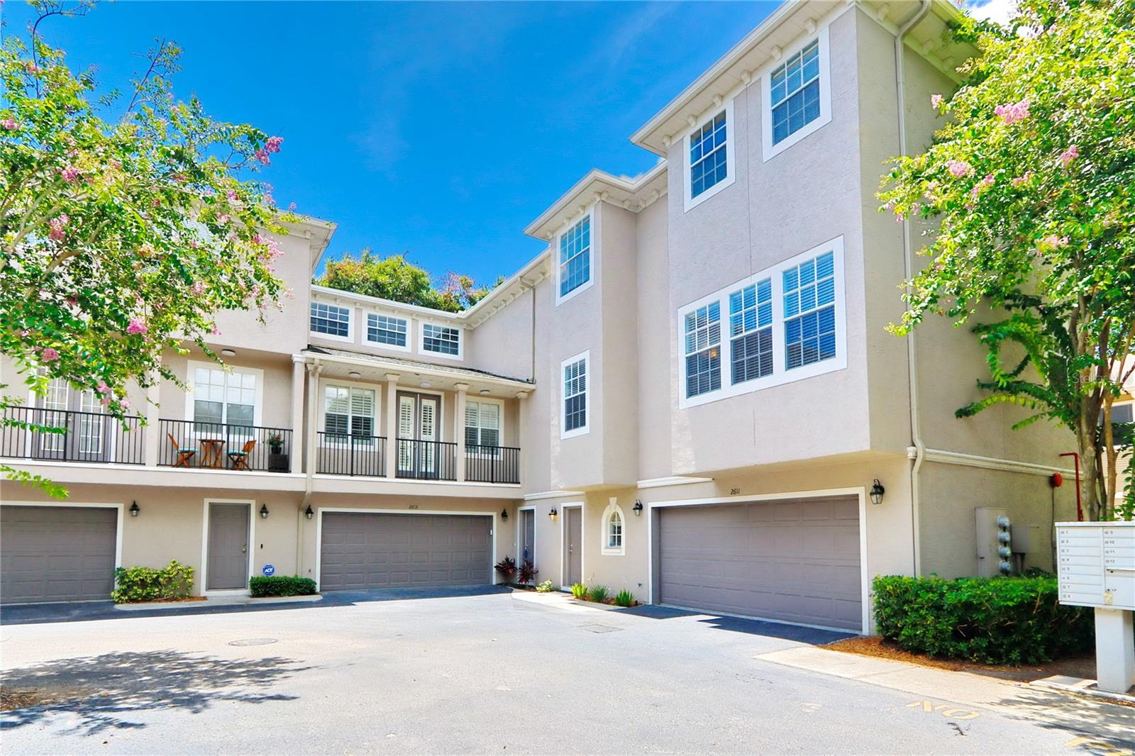 Photo of 2611 ESPANA COURT TAMPA FL 33609