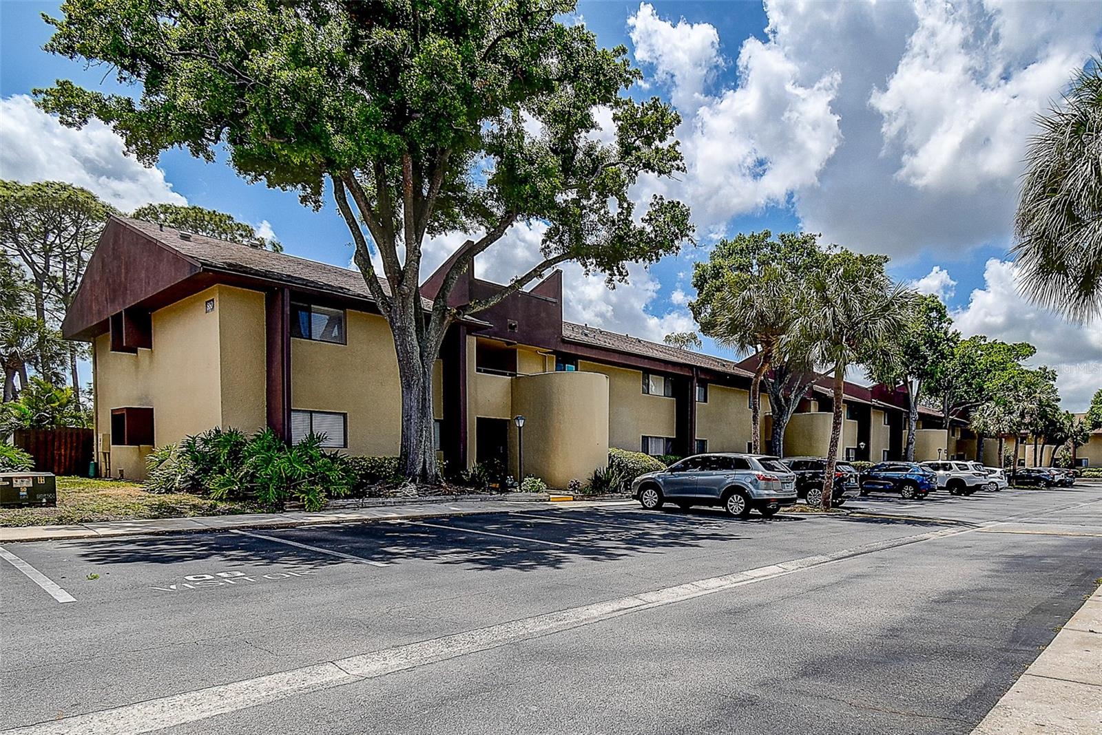 Photo of 860 S VILLAGE DRIVE #106 ST PETERSBURG FL 33716