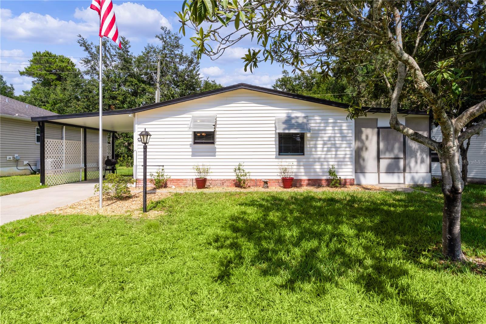 Photo of 1709 E SCHWARTZ BOULEVARD LADY LAKE FL 32159