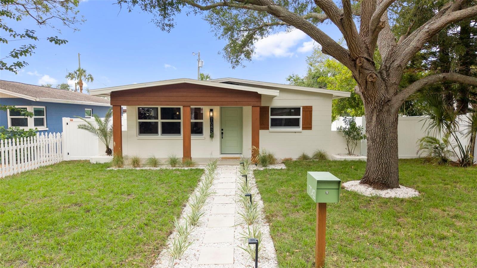 Photo of 7042 DARTMOUTH AVENUE ST PETERSBURG FL 33710