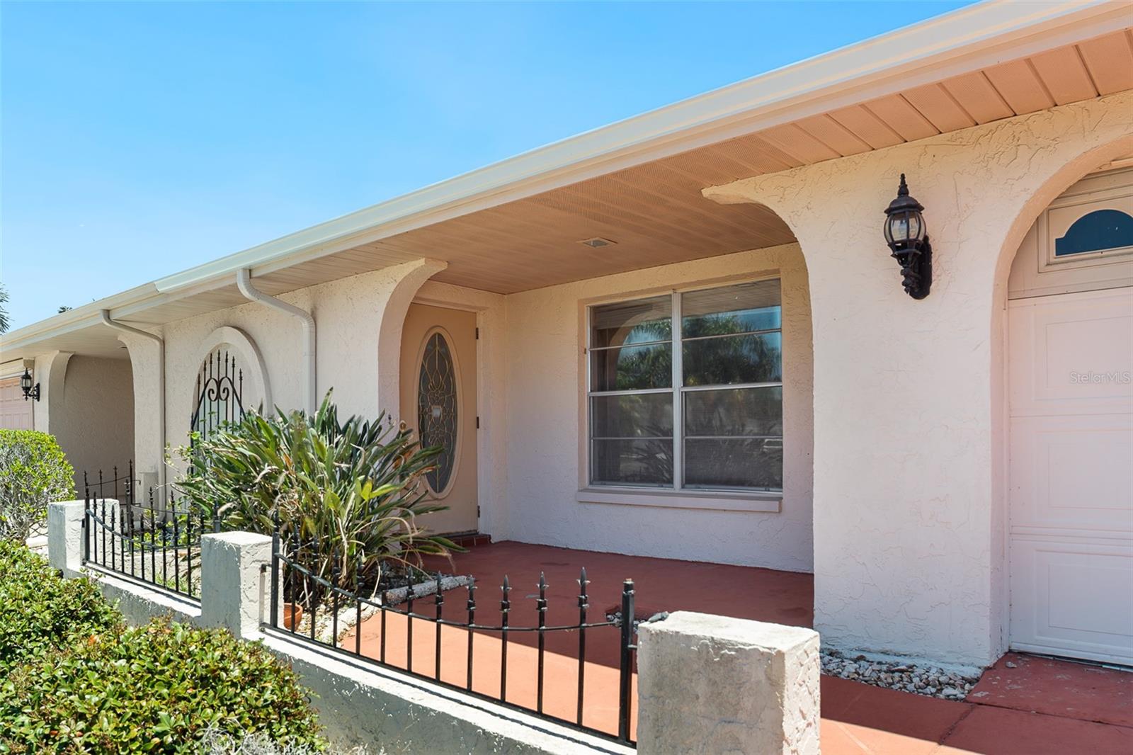 Photo of 1027 BLUEWATER DRIVE SUN CITY CENTER FL 33573