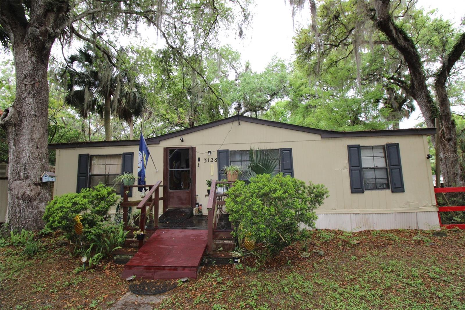Photo of 3128 CR 418 LAKE PANASOFFKEE FL 33538