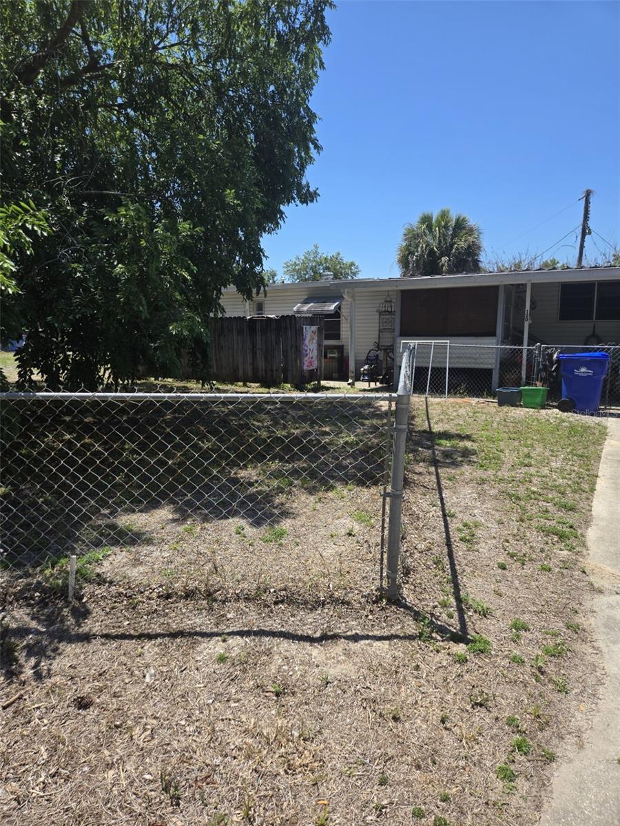 Photo of 120 WEST LOOP OAK HILL FL 32759