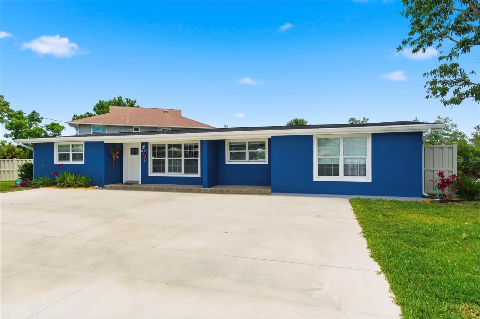 Photo of 3325 W SHELL POINT ROAD RUSKIN FL 33570